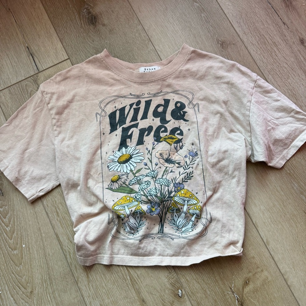 Wild & Free Women's Graphic Crop Top - Beige